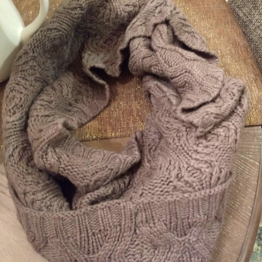 New "H&M" Super Warm,Thick,& Soft Chocolate Infinity Scarf W/ Gorgeous Pattern